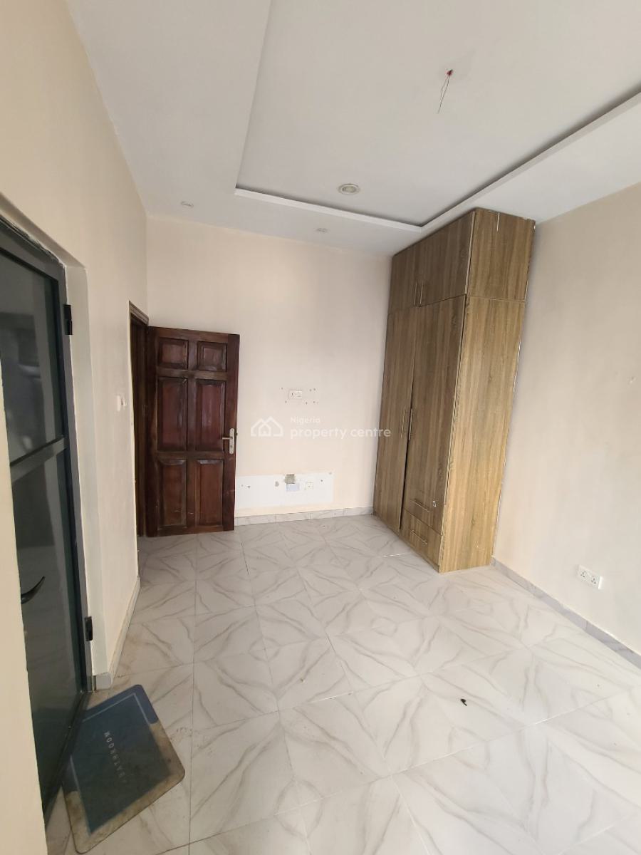 Well Maintained 3 Bedroom Flat, Ilasan, Lekki, Lagos, Flat / Apartment for Rent