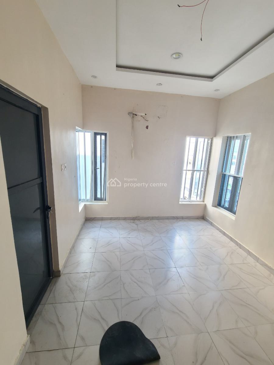 Well Maintained 3 Bedroom Flat, Ilasan, Lekki, Lagos, Flat / Apartment for Rent