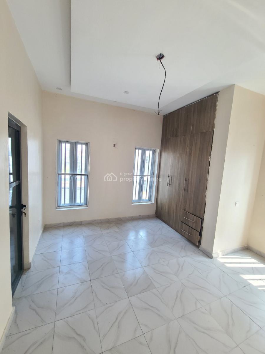 Well Maintained 3 Bedroom Flat, Ilasan, Lekki, Lagos, Flat / Apartment for Rent
