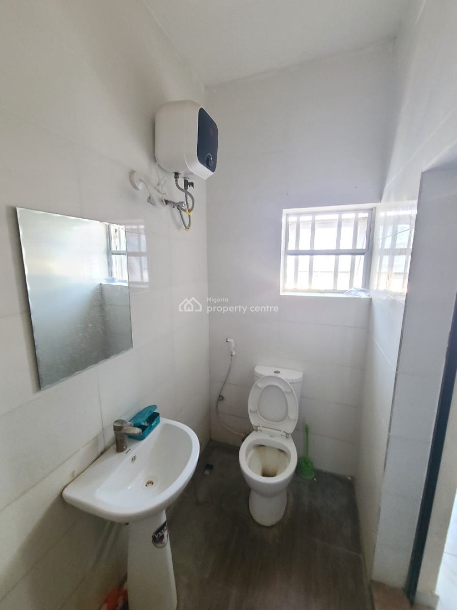 Well Maintained 3 Bedroom Flat, Ilasan, Lekki, Lagos, Flat / Apartment for Rent