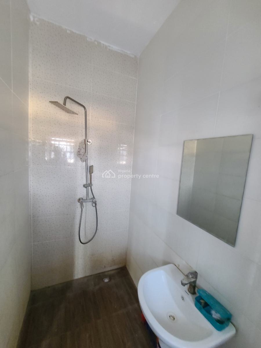 Well Maintained 3 Bedroom Flat, Ilasan, Lekki, Lagos, Flat / Apartment for Rent