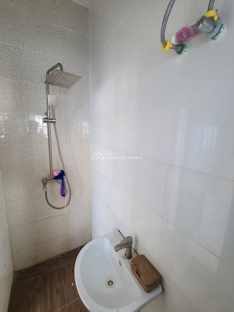 Well Maintained 3 Bedroom Flat, Ilasan, Lekki, Lagos, Flat / Apartment for Rent