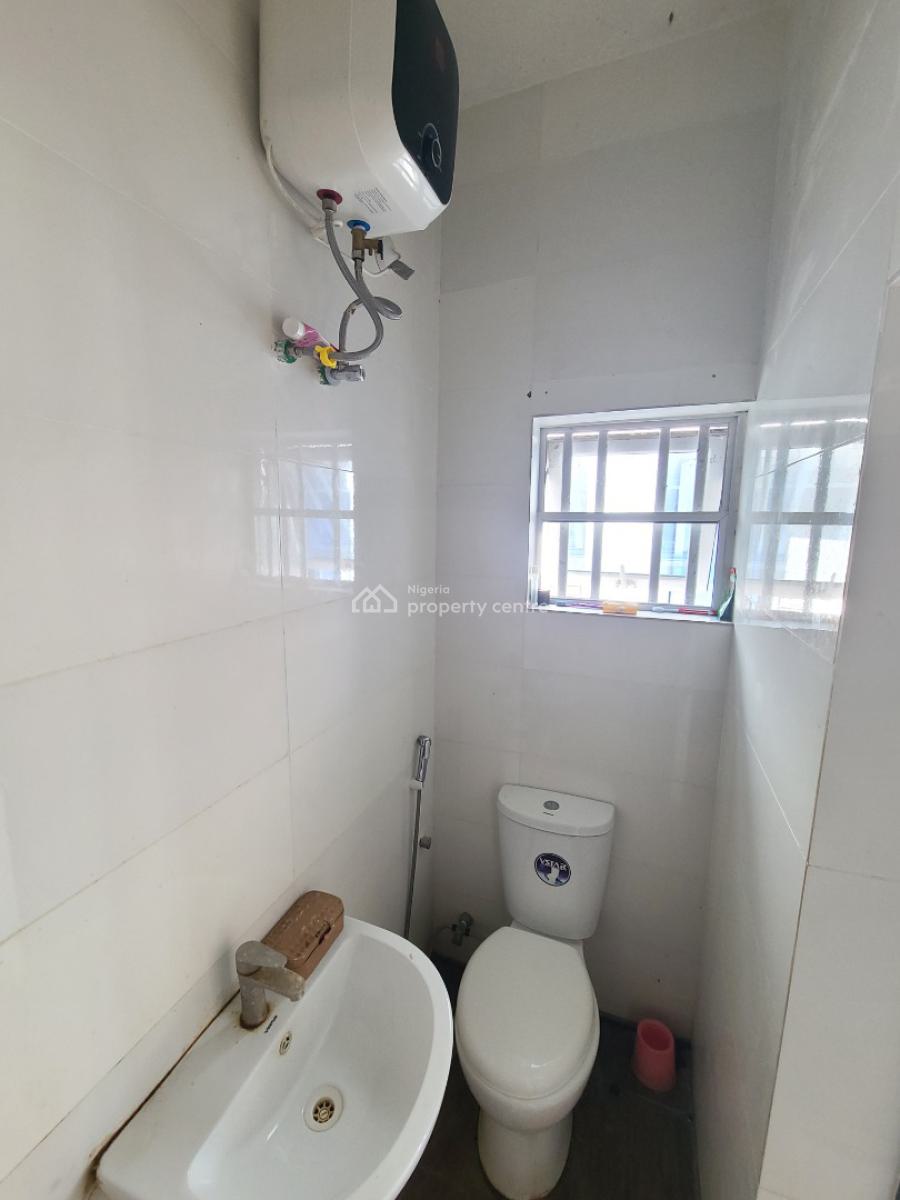Well Maintained 3 Bedroom Flat, Ilasan, Lekki, Lagos, Flat / Apartment for Rent