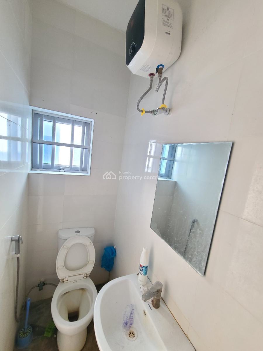 Well Maintained 3 Bedroom Flat, Ilasan, Lekki, Lagos, Flat / Apartment for Rent