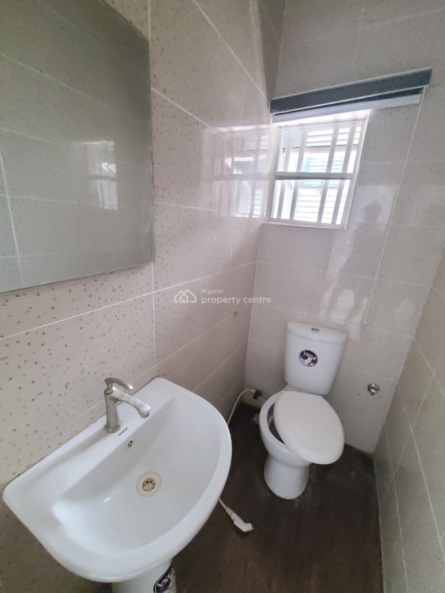 Well Maintained 3 Bedroom Flat, Ilasan, Lekki, Lagos, Flat / Apartment for Rent