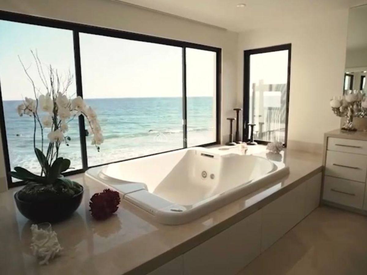 Breathtaking 5 Bed Waterfront Mansion with Private Jetty, Banana Island, Banana Island, Ikoyi, Lagos, Detached Duplex for Sale