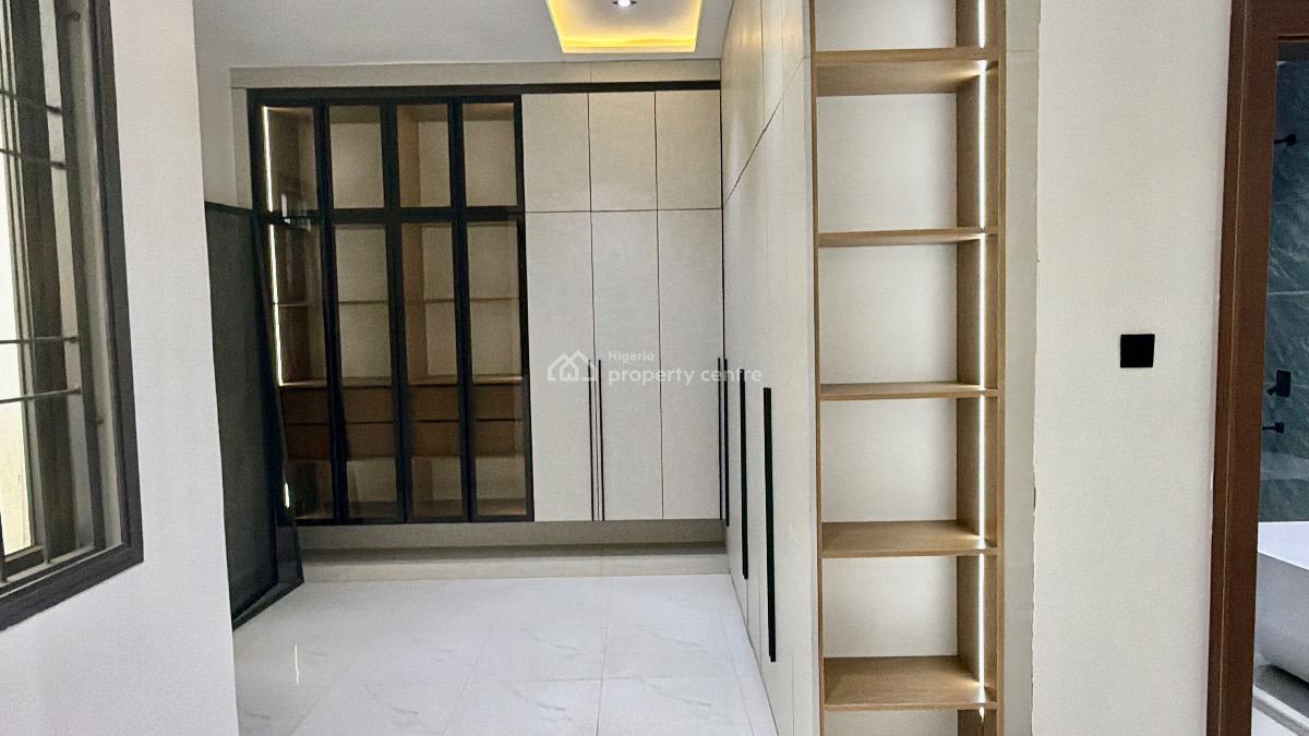 6-bedroom Luxury Duplex with Guest Chalets & Pool  Official Residence, Nasir Street, Guzape District, Abuja, Detached Duplex for Sale