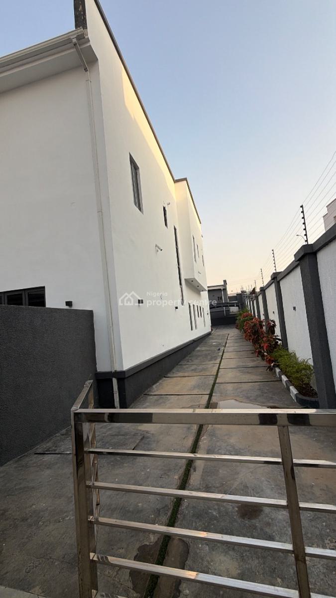6-bedroom Luxury Duplex with Guest Chalets & Pool  Official Residence, Nasir Street, Guzape District, Abuja, Detached Duplex for Sale