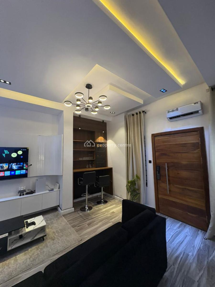 Luxury 1 Bedroom Apartment with Pool, Gym & Ps5, Lekki Phase 1, Lekki, Lagos, Mini Flat (room and Parlour) Short Let