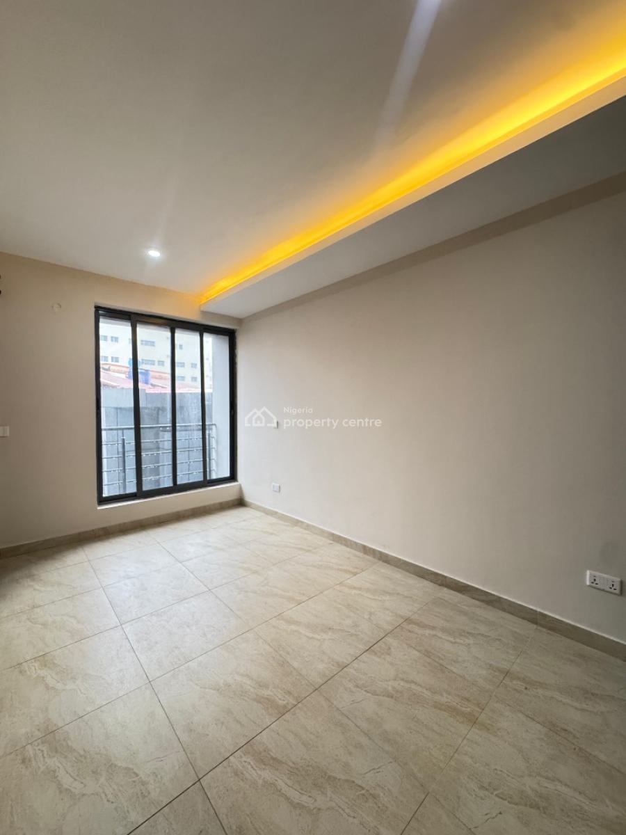 Gorgeous 3 Bedroom Apartment with a Bq, Lekki Phase 1, Lekki, Lagos, Flat / Apartment for Sale