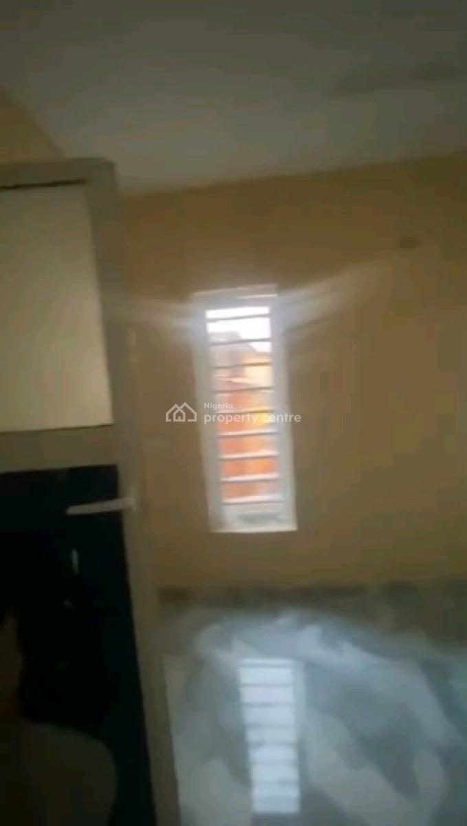 Decent 3 Bedroom Apartment All Room Ensuites (upstairs), Alagomeji, Yaba, Lagos, Flat / Apartment for Rent