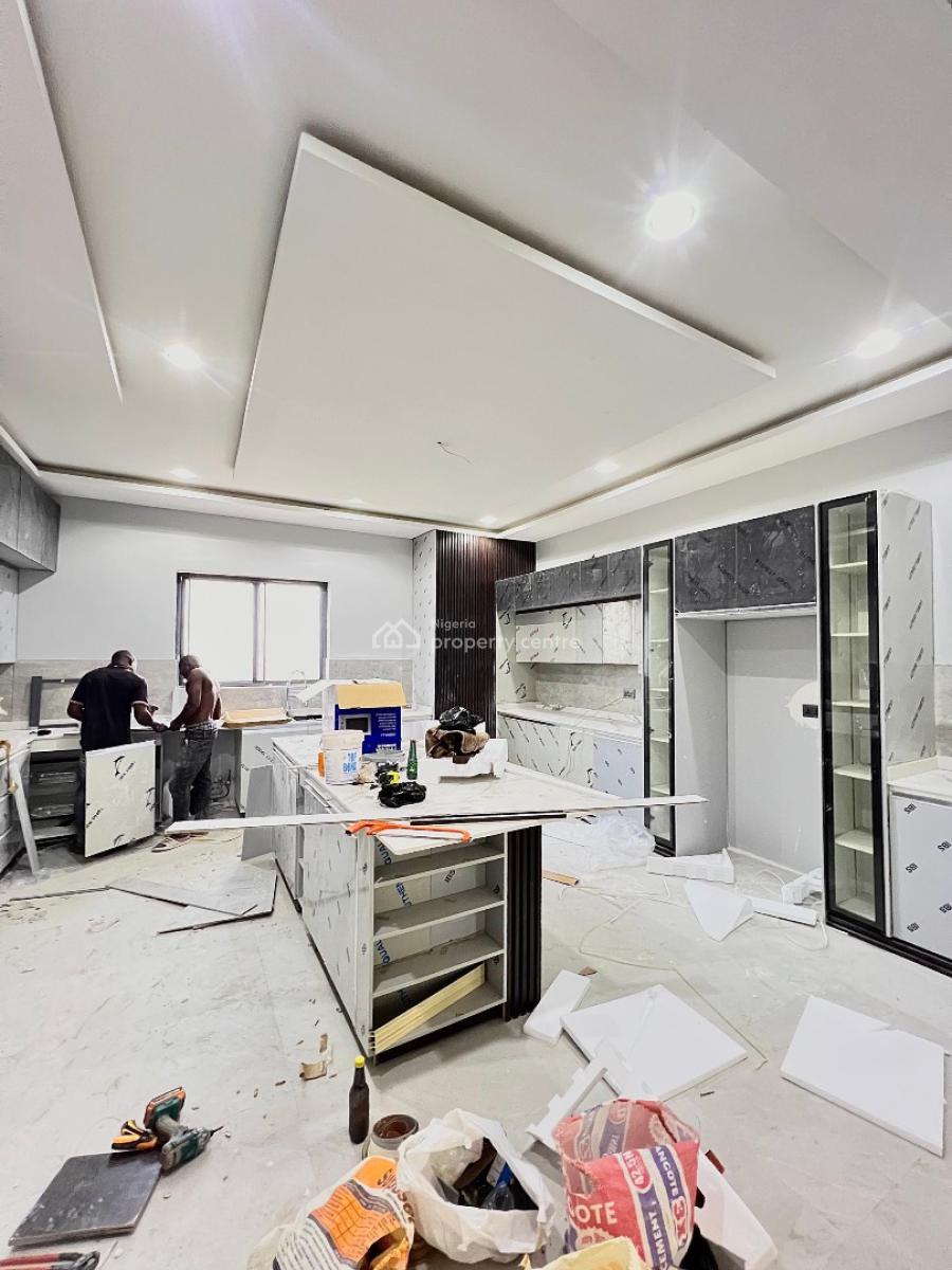 Spacious 5 Bedroom Penthouse with Staff Quarters, Elevator, Cinema, Lekki Phase 1, Lekki, Lagos, Flat / Apartment for Sale