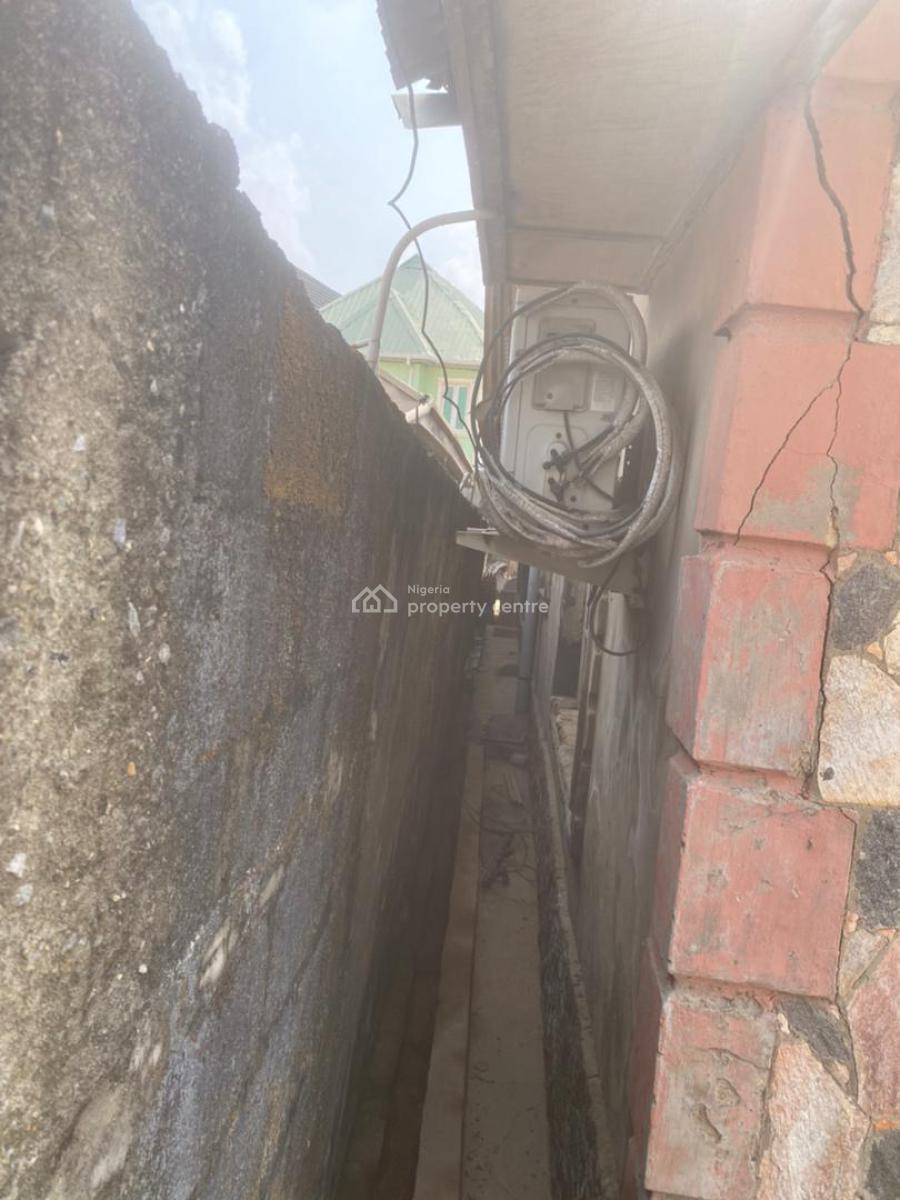 5 Bedroom Bungalow, Ipakodo Off Ebute Road, Ikorodu, Lagos, Detached Bungalow for Sale