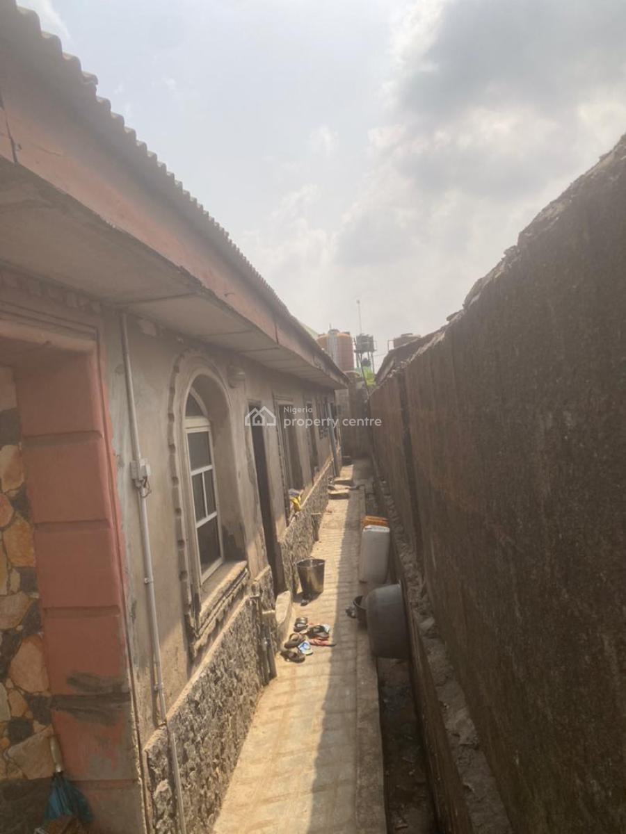 5 Bedroom Bungalow, Ipakodo Off Ebute Road, Ikorodu, Lagos, Detached Bungalow for Sale