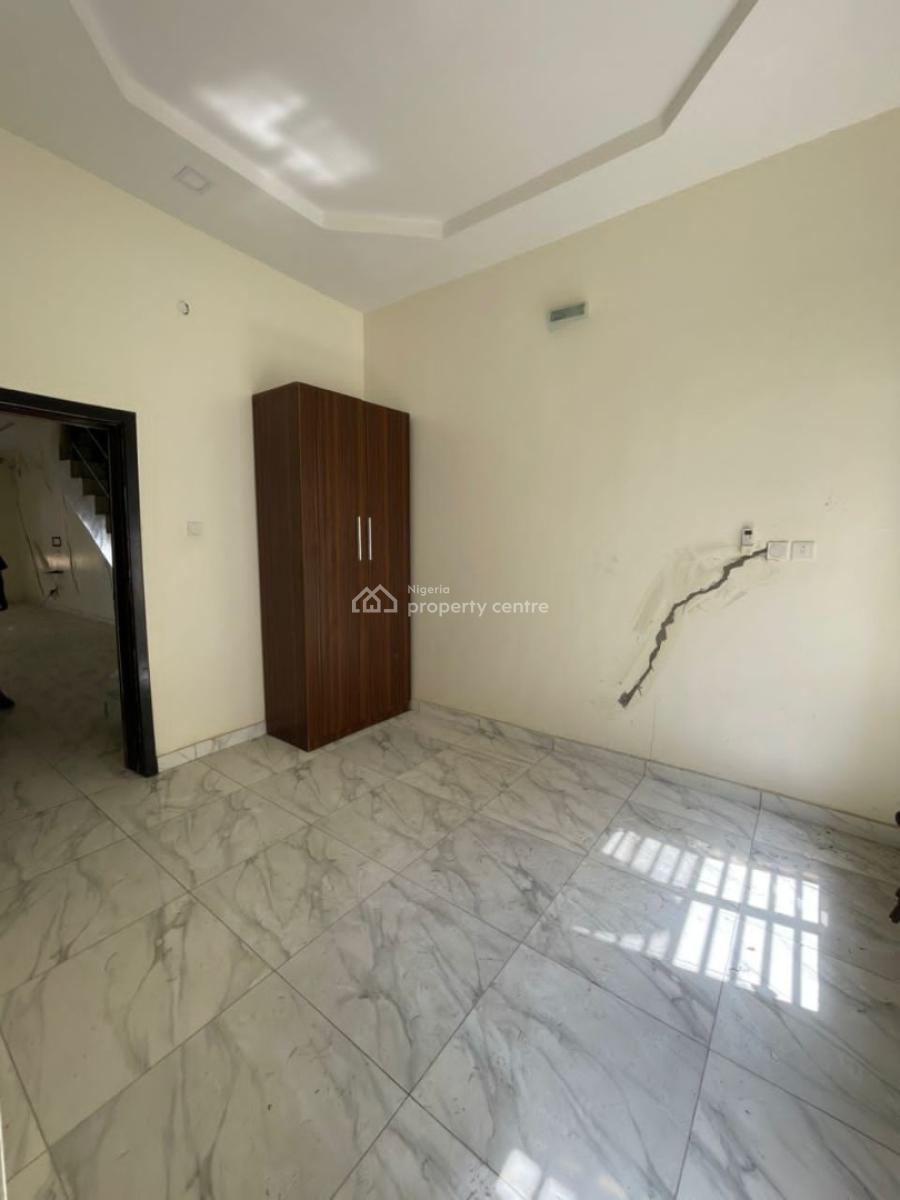 Standard Guest Room { Downstairs} Inside a Shared Apartment, Ikota Villa Estate, Lekki, Lagos, Self Contain (single Rooms) for Rent