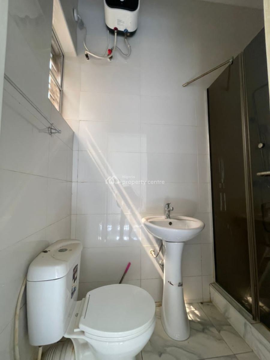 Standard Guest Room { Downstairs} Inside a Shared Apartment, Ikota Villa Estate, Lekki, Lagos, Self Contain (single Rooms) for Rent