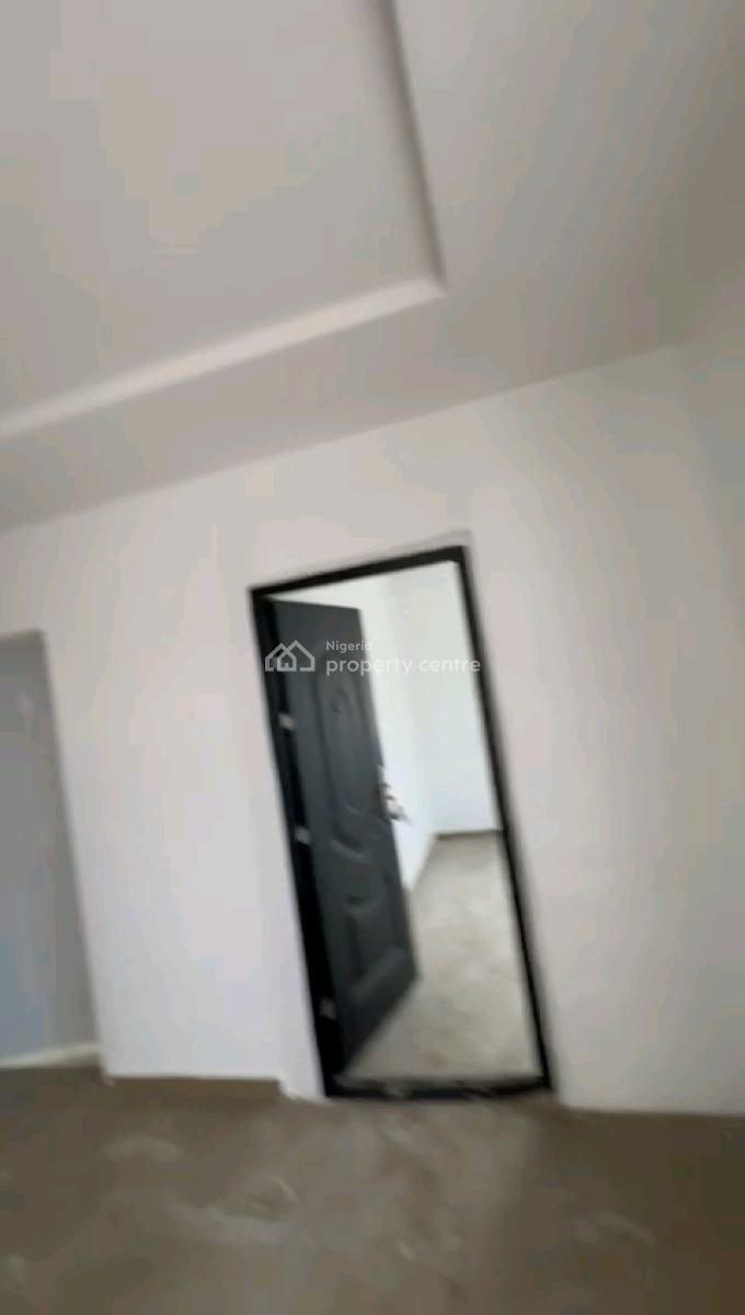 a Standard and Spacious 2bedroom Apartment,, Prince Idris Street, Oworonshoki, Shomolu, Lagos, Flat / Apartment for Rent