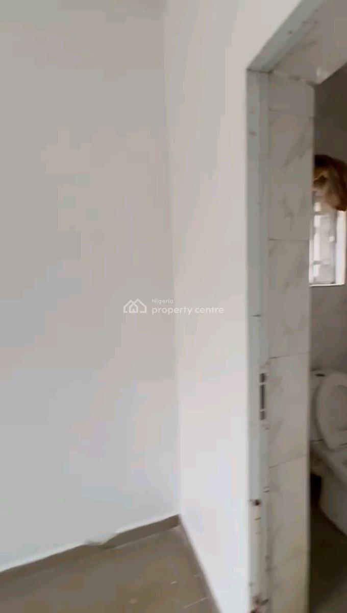 a Standard and Spacious 2bedroom Apartment,, Prince Idris Street, Oworonshoki, Shomolu, Lagos, Flat / Apartment for Rent