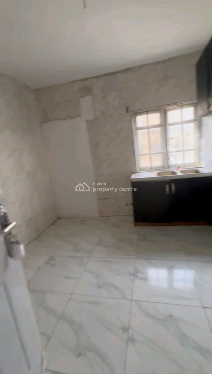 a Standard and Spacious 2bedroom Apartment,, Prince Idris Street, Oworonshoki, Shomolu, Lagos, Flat / Apartment for Rent