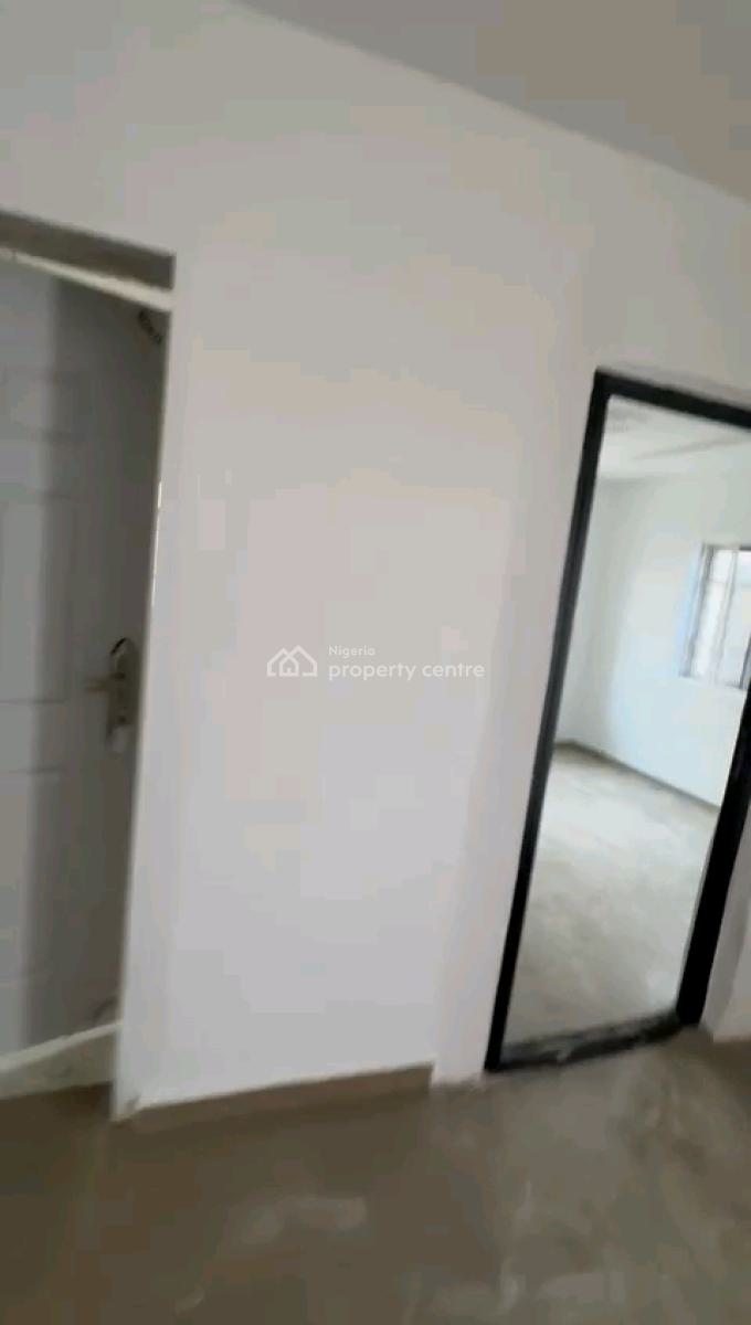 a Standard and Spacious 2bedroom Apartment,, Prince Idris Street, Oworonshoki, Shomolu, Lagos, Flat / Apartment for Rent