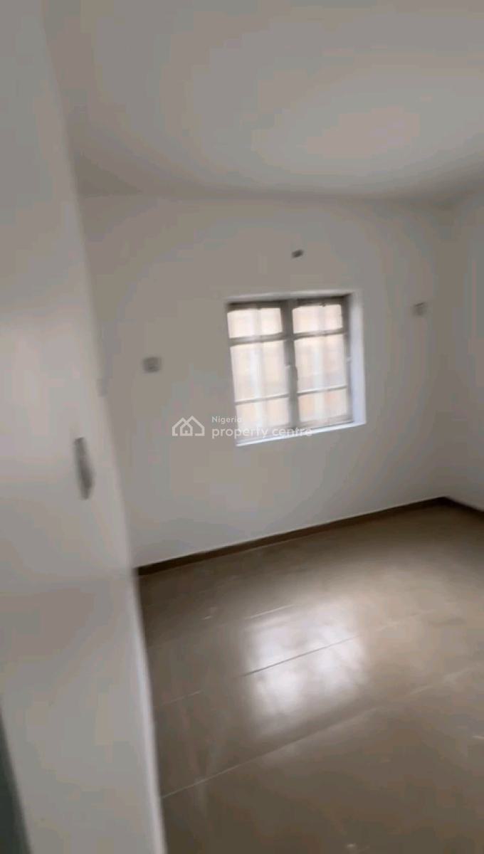 a Standard and Spacious 2bedroom Apartment,, Prince Idris Street, Oworonshoki, Shomolu, Lagos, Flat / Apartment for Rent