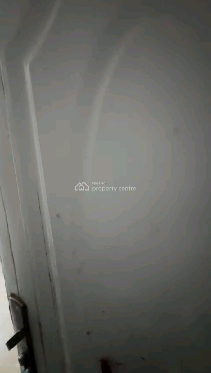 a Standard and Spacious 2bedroom Apartment,, Prince Idris Street, Oworonshoki, Shomolu, Lagos, Flat / Apartment for Rent