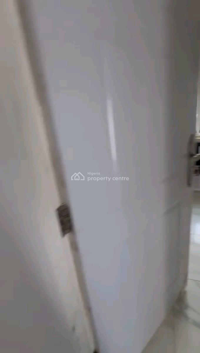 a Standard and Spacious 2bedroom Apartment,, Prince Idris Street, Oworonshoki, Shomolu, Lagos, Flat / Apartment for Rent