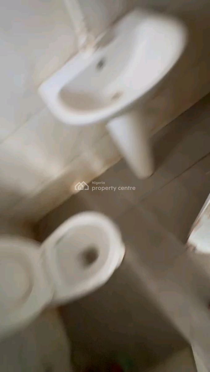 a Standard and Spacious 2bedroom Apartment,, Prince Idris Street, Oworonshoki, Shomolu, Lagos, Flat / Apartment for Rent