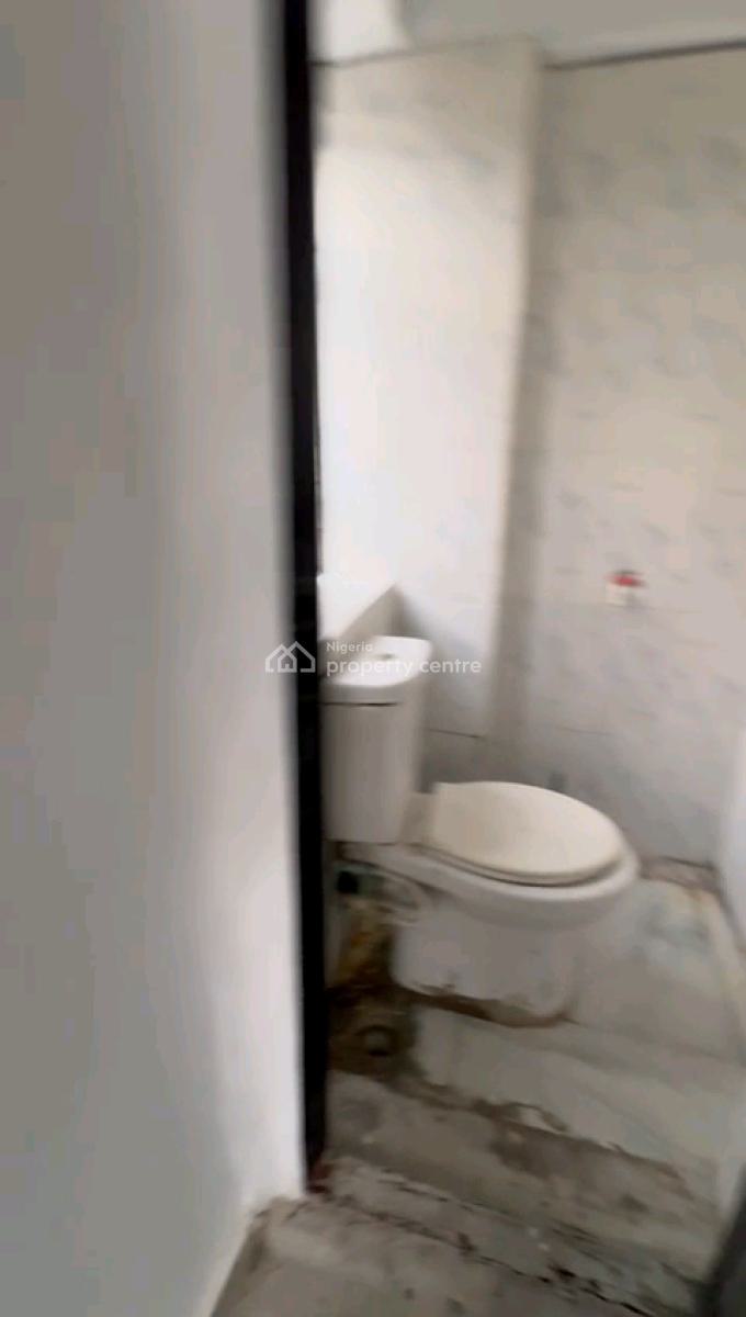 a Standard and Spacious 2bedroom Apartment,, Prince Idris Street, Oworonshoki, Shomolu, Lagos, Flat / Apartment for Rent