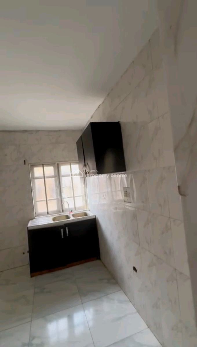 a Standard and Spacious 2bedroom Apartment,, Prince Idris Street, Oworonshoki, Shomolu, Lagos, Flat / Apartment for Rent