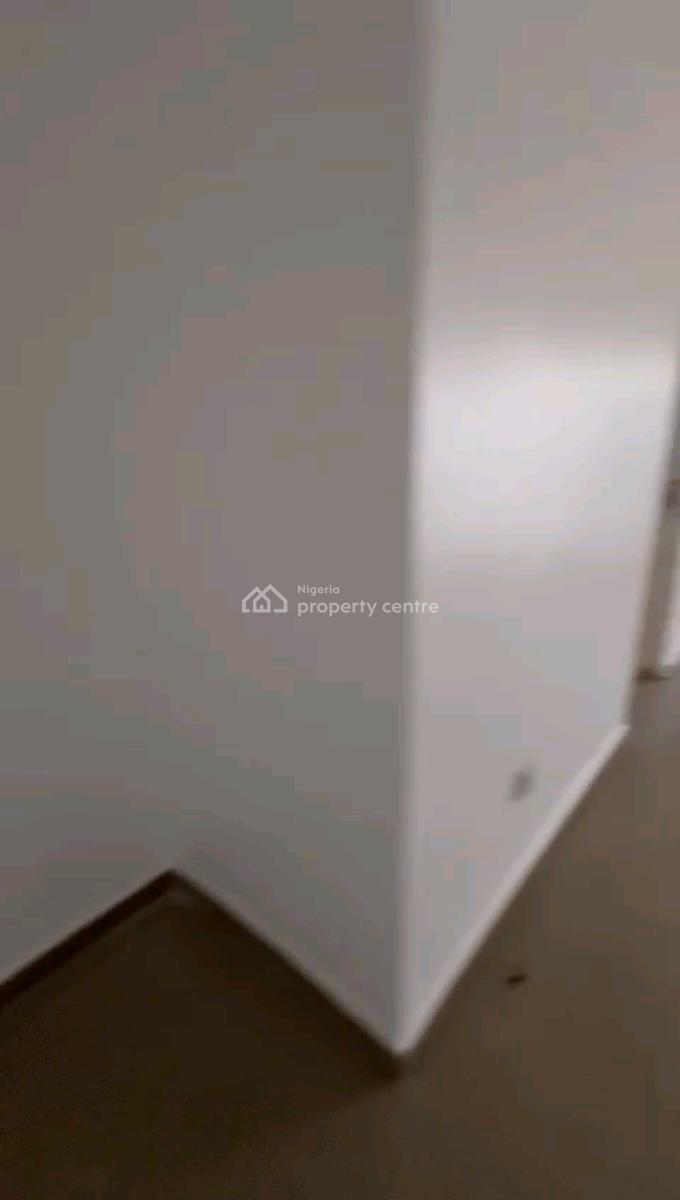 a Standard and Spacious 2bedroom Apartmen, Prince Idris Street, Oworonshoki, Shomolu, Lagos, Flat / Apartment for Rent