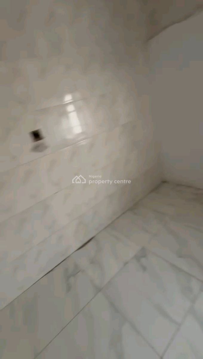 a Standard and Spacious 2bedroom Apartmen, Prince Idris Street, Oworonshoki, Shomolu, Lagos, Flat / Apartment for Rent