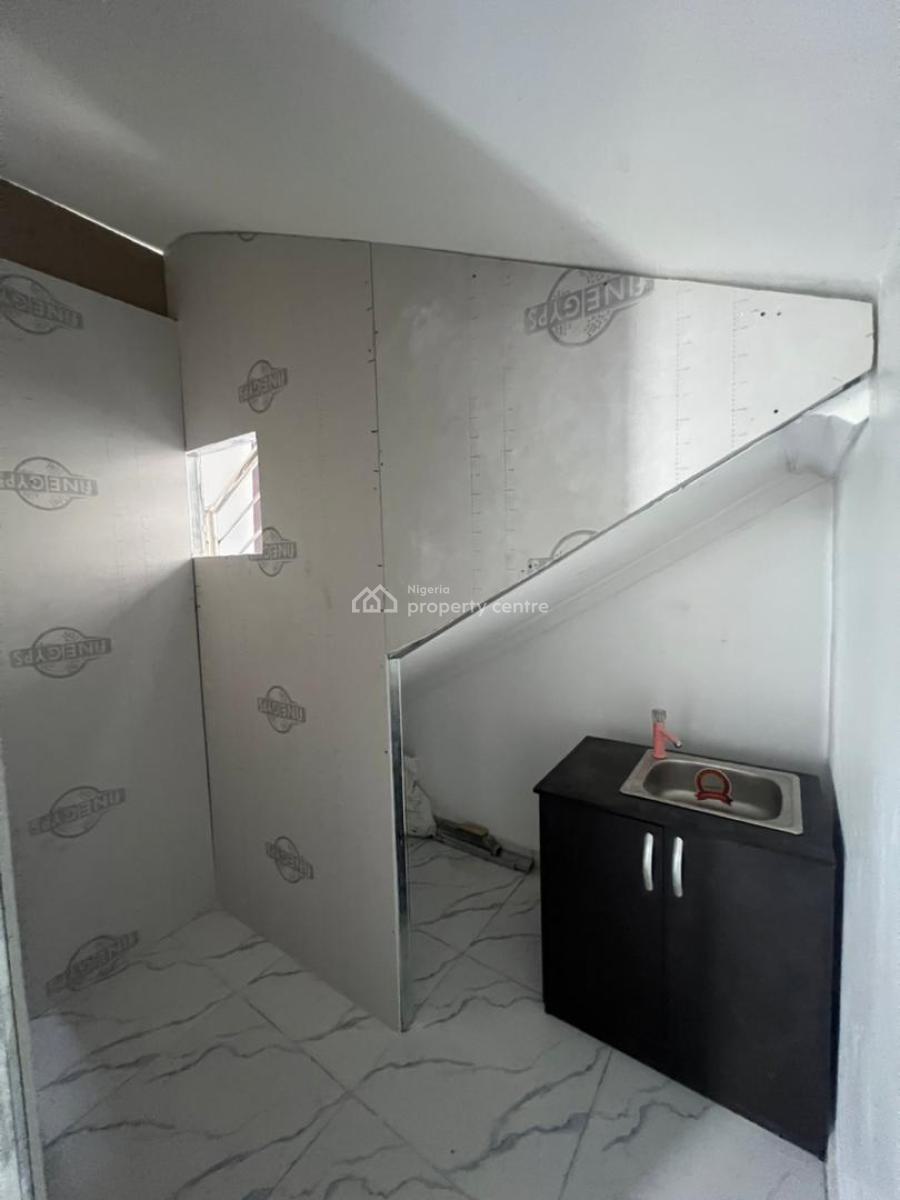 Spacious Studio Room Self-contained, Victoria Crest Estate 3 Orchid Road, Lekki, Lagos, Self Contain (single Rooms) for Rent