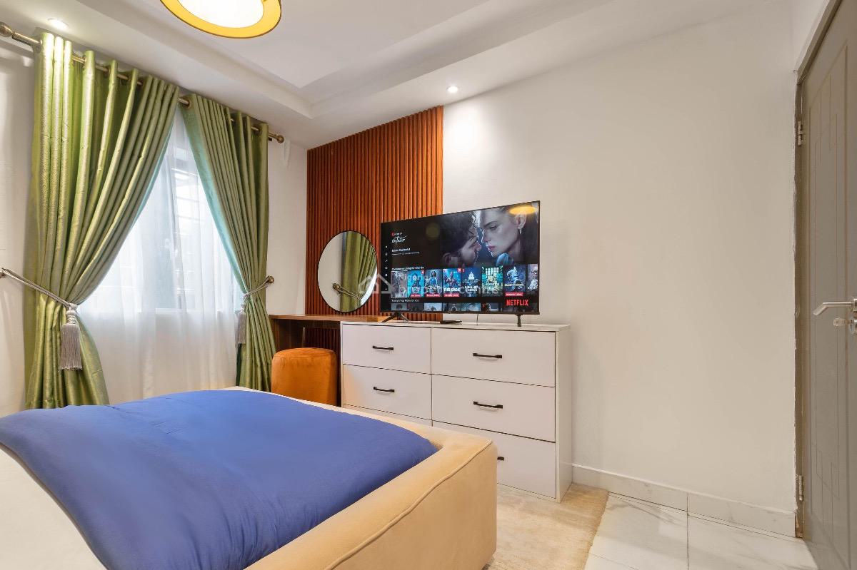 One Bedroom Apartment with a Workstation and Exercise Bike, Thomas Estate Ajah, Ajah, Lagos, Flat / Apartment Short Let
