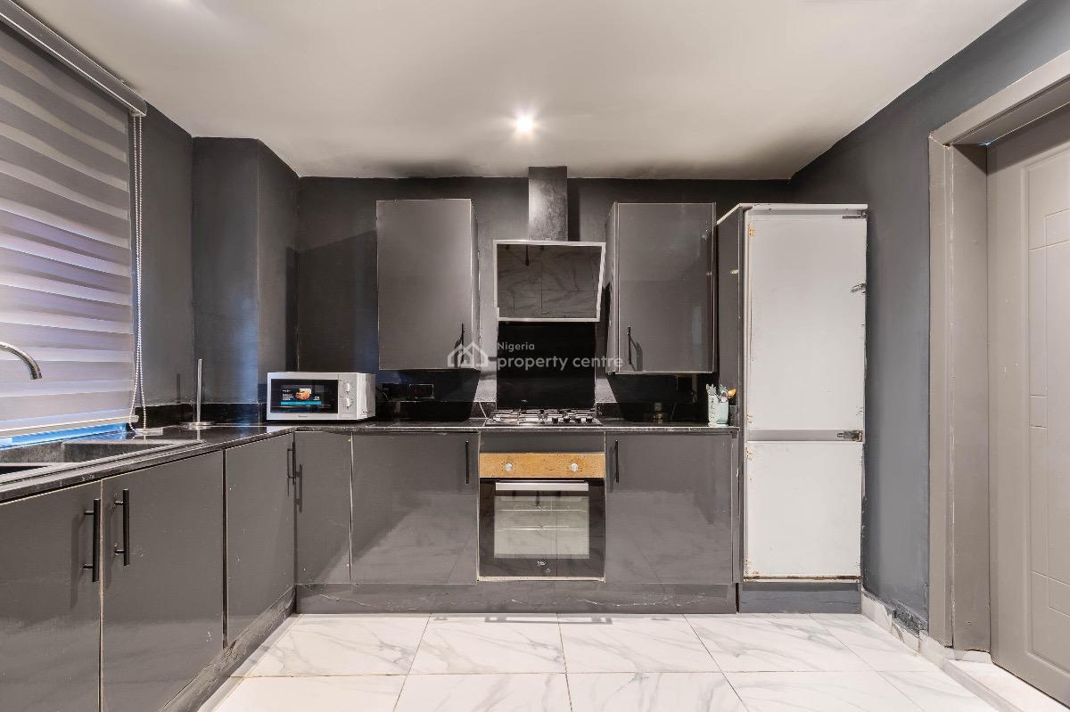 One Bedroom Apartment with a Workstation and Exercise Bike, Thomas Estate Ajah, Ajah, Lagos, Flat / Apartment Short Let