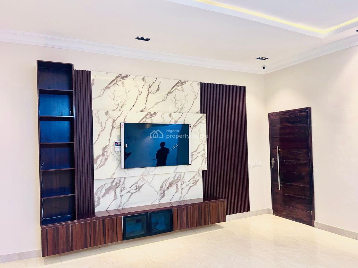 Luxury Five Bedroom Penthouse with Bq on 369sqm, Periwinkle Estate, Lekki Phase 1, Lekki, Lagos, Block of Flats for Sale