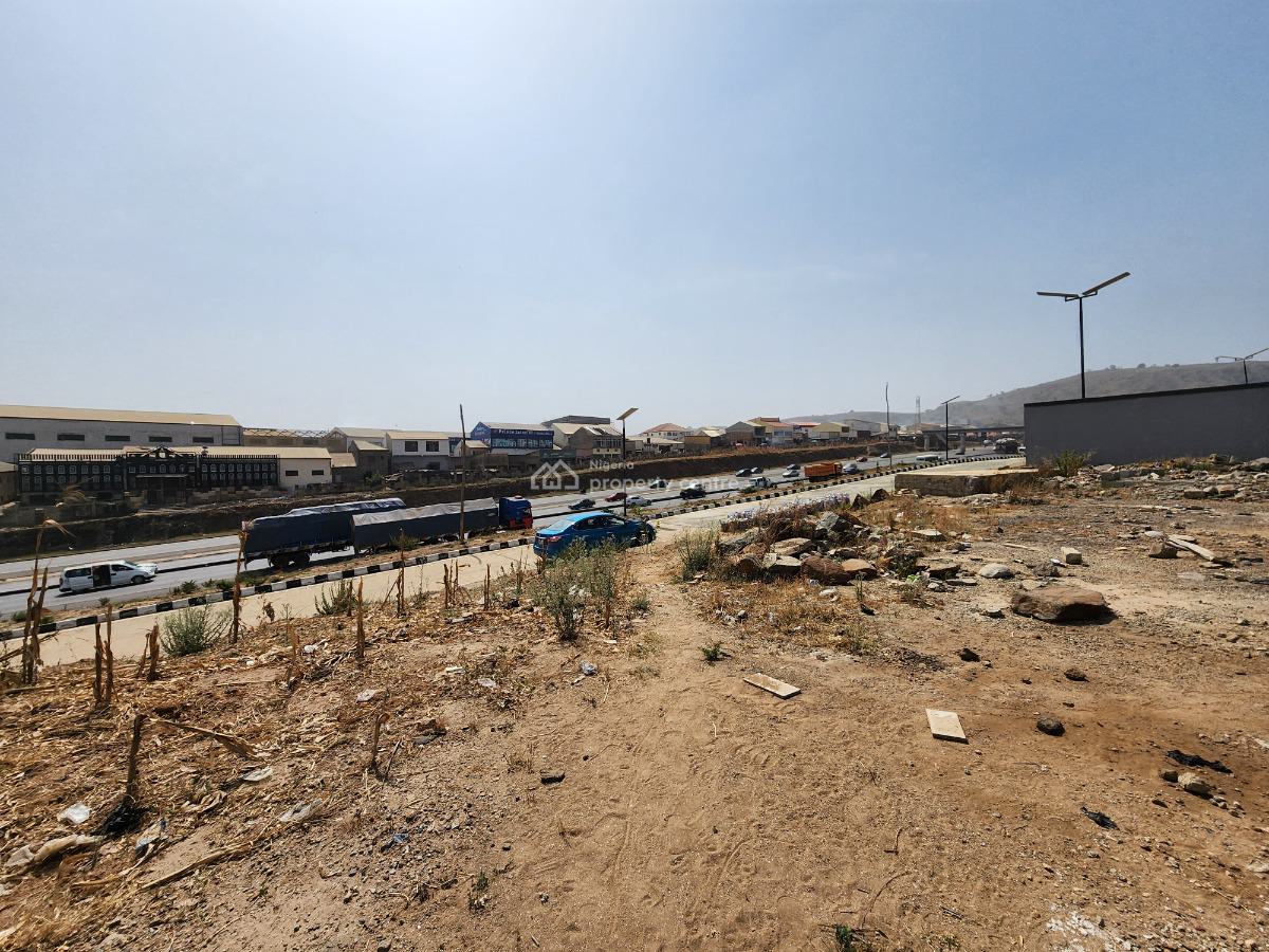 Prime Fenced 1,000sqm Land @ Kugbo Directly Facing The Ever-busy Abuja, Kugbo, Asokoro District, Abuja, Mixed-use Land for Sale