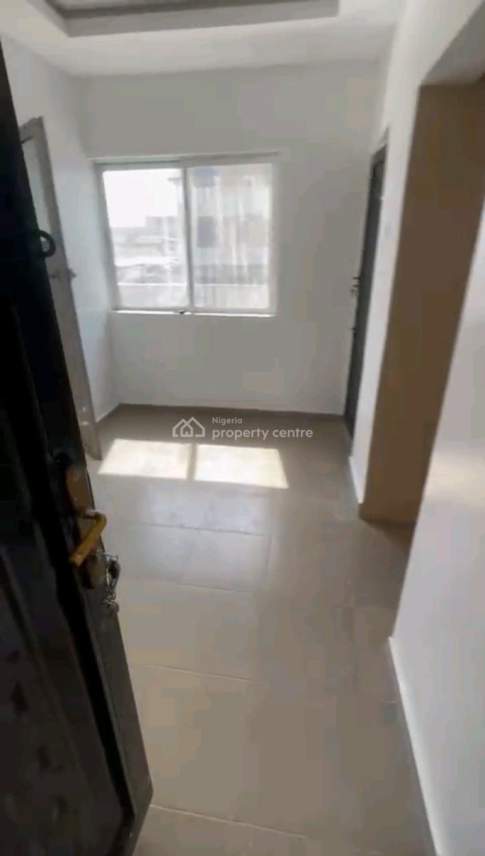 an Executive and Standard Miniflat Apartment for Lease with Pop, Onike, Yaba, Lagos, Mini Flat (room and Parlour) for Sale