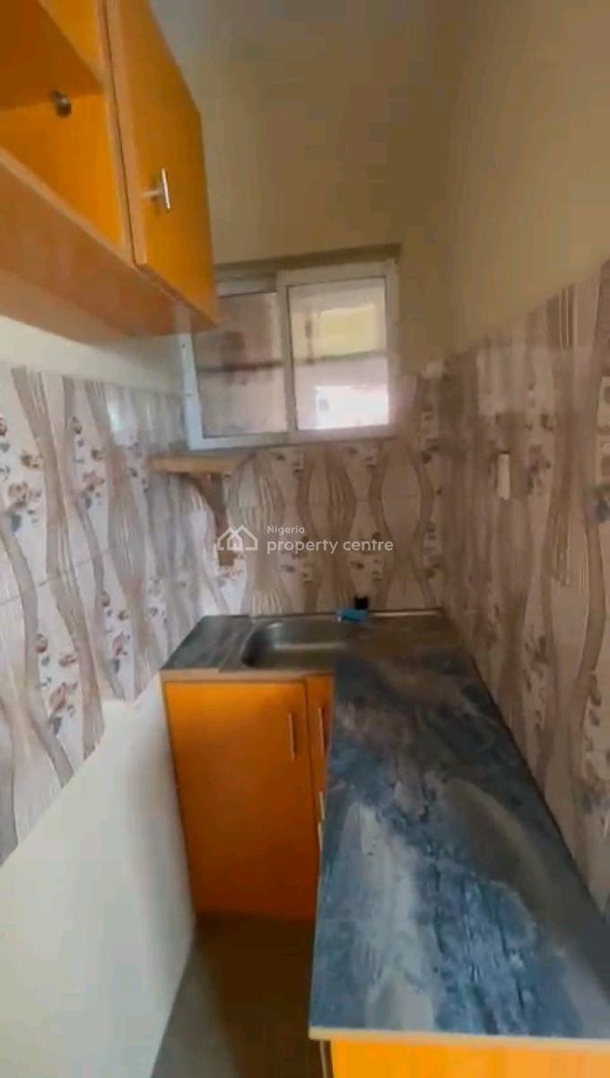 an Executive and Standard Miniflat Apartment for Lease with Pop, Onike, Yaba, Lagos, Mini Flat (room and Parlour) for Sale