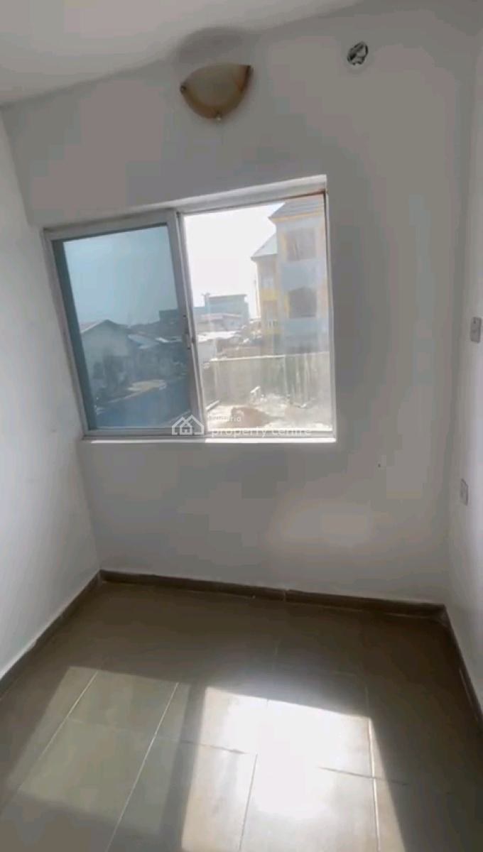 an Executive and Standard Miniflat Apartment for Lease with Pop, Onike, Yaba, Lagos, Mini Flat (room and Parlour) for Sale