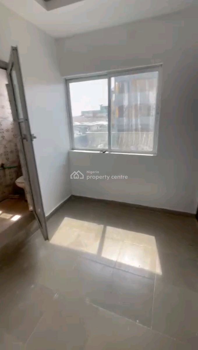 an Executive and Standard Miniflat Apartment for Lease with Pop, Onike, Yaba, Lagos, Mini Flat (room and Parlour) for Sale