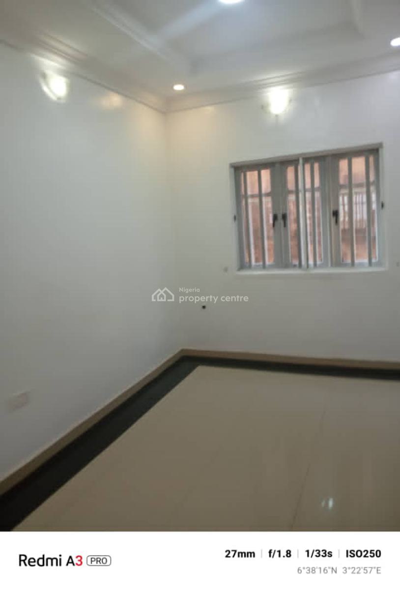 Executive 3 Bedroom Flat, Magodo Isheri Water Front, Gra Phase 1, Magodo, Lagos, Flat / Apartment for Rent