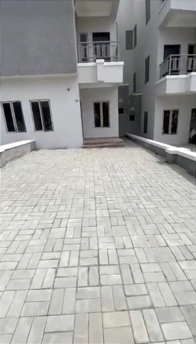 4-bedrooms Terrace Duplex with Bq, Tarred Road, Guzape District, Abuja, Terraced Duplex for Rent