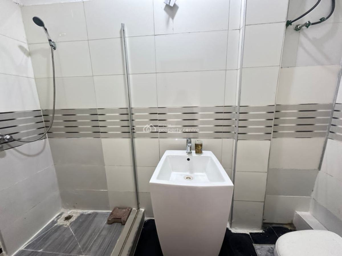 Serviced 2 Bedroom Apartment in a Secure Estate, Lekki Phase 1, Lekki, Lagos, House for Rent