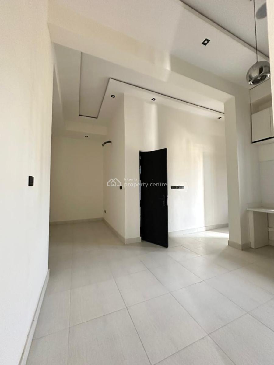 Spacious 3 Bedroom Apartment with a Bq in a Serene Location, Lekki Phase 1, Lekki, Lagos, Flat / Apartment for Sale