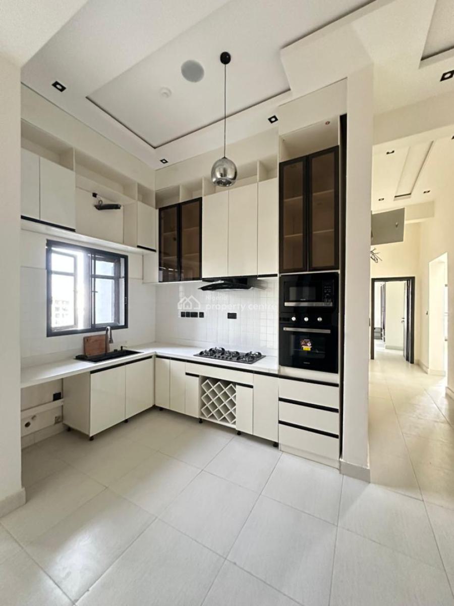 Spacious 3 Bedroom Apartment with a Bq in a Serene Location, Lekki Phase 1, Lekki, Lagos, Flat / Apartment for Sale