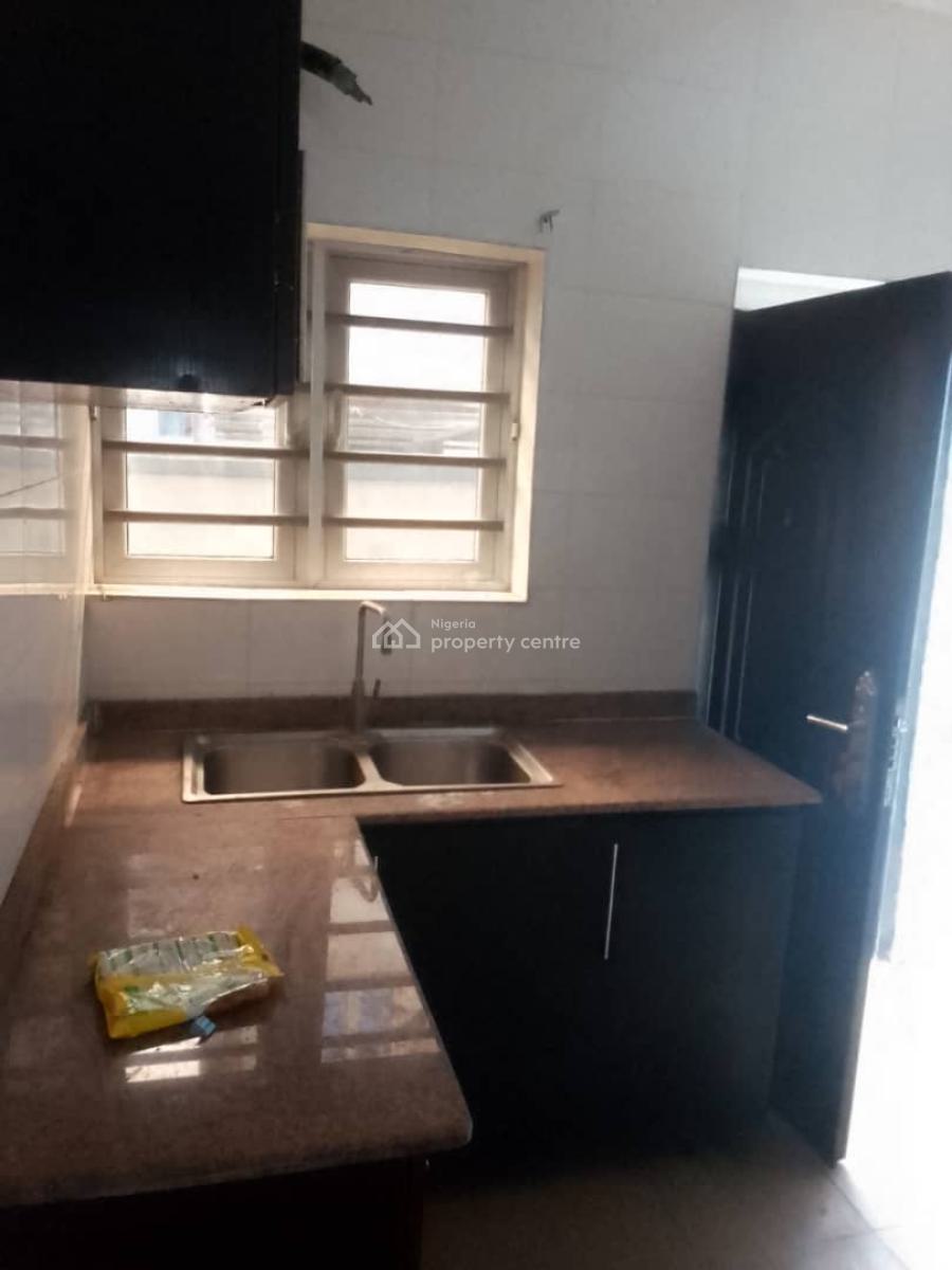 Clean and Spacious 3 Bedroom Flat / Apartment, Mobil Road, Ilaje Bus Stop, Ajah, Lagos, Flat / Apartment for Rent