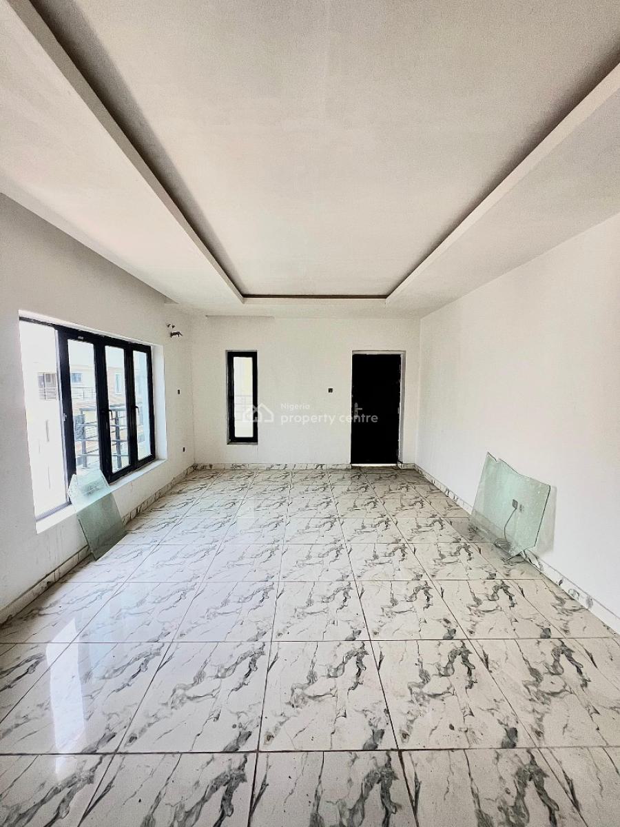 Very Spacious 3-bedroom Penthouse with Elevator, Gym & Swimming Pool, Lekki Phase 1, Lekki, Lagos, Flat / Apartment for Rent