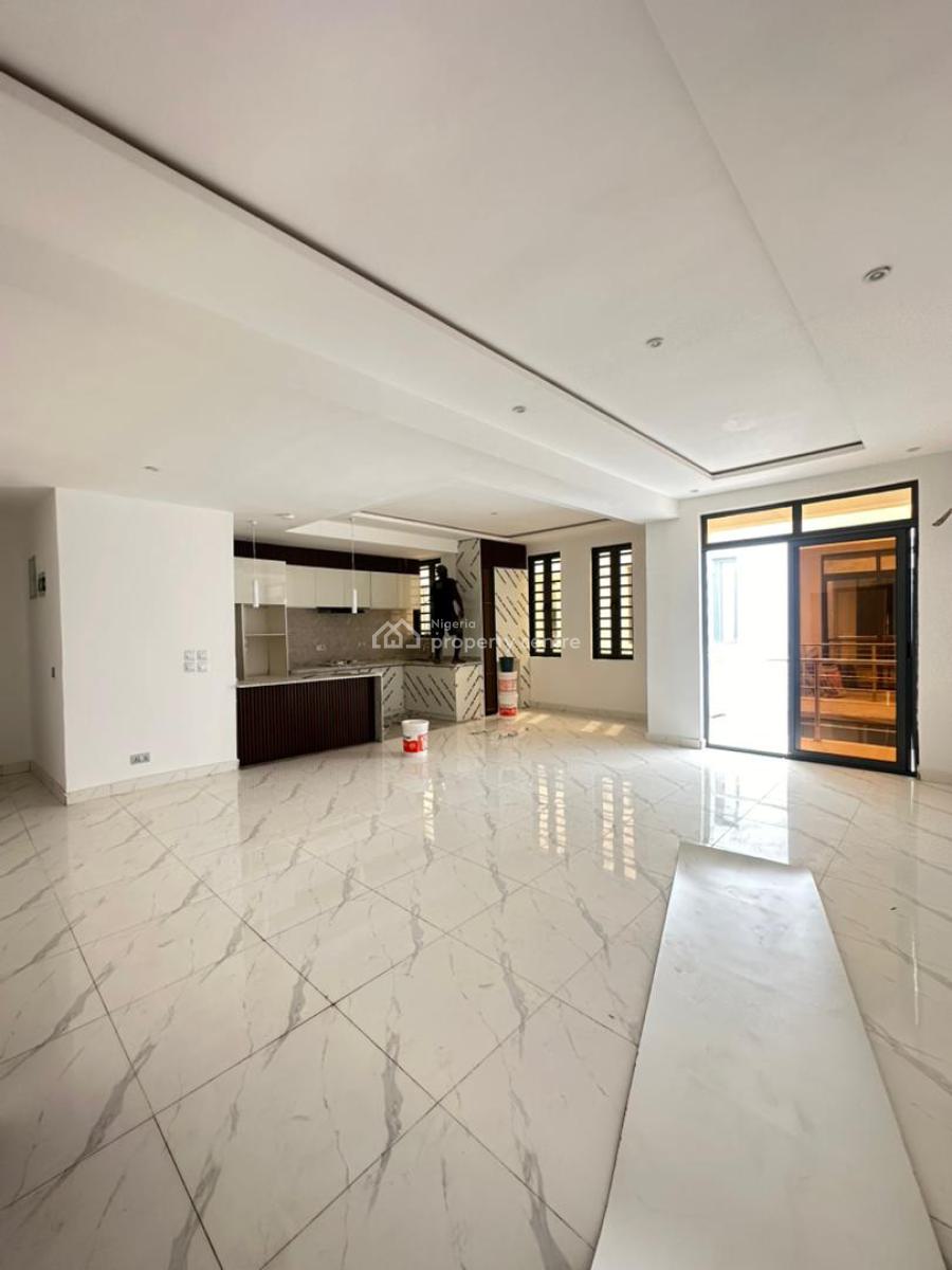 Excellent 3 Bedroom Apartment Within a Secured Area, Lekki Phase 1, Lekki, Lagos, Flat / Apartment for Sale