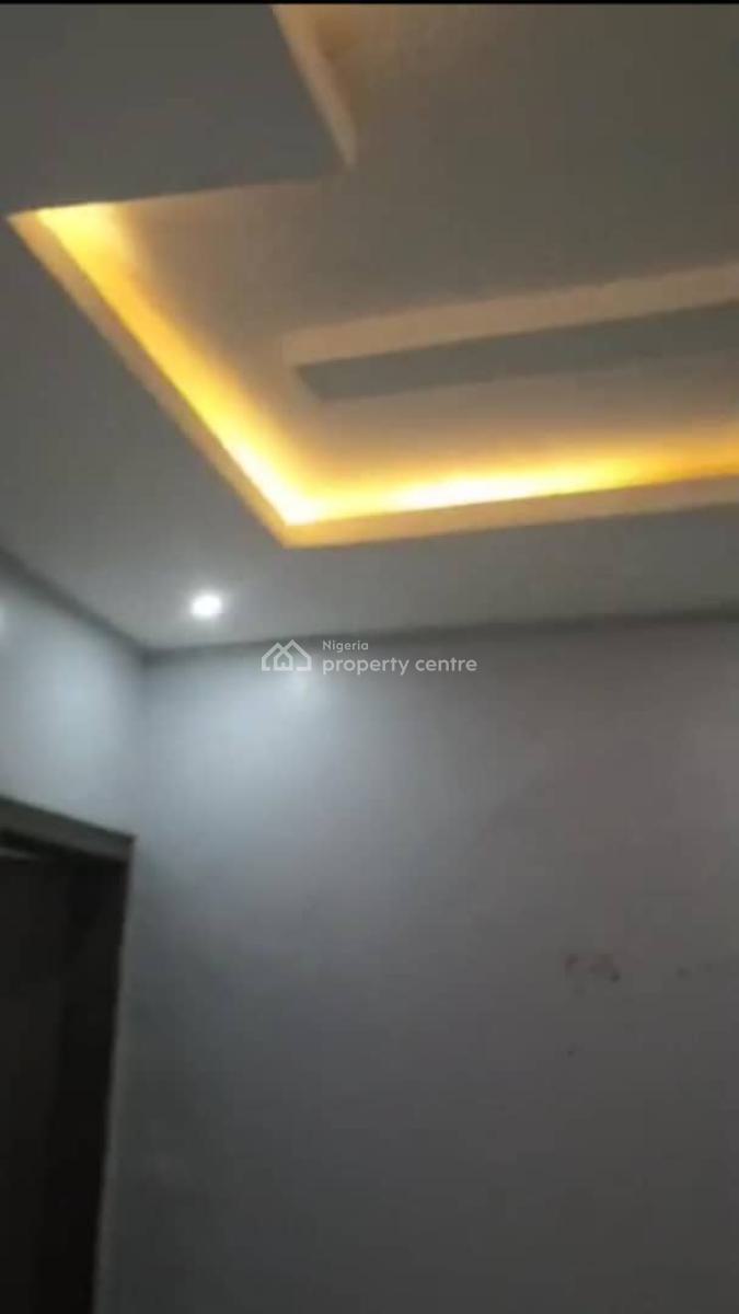 Lovely 3 Bedroom Flat, Off Babs Animashaun Road, Surulere, Lagos, Flat / Apartment for Rent